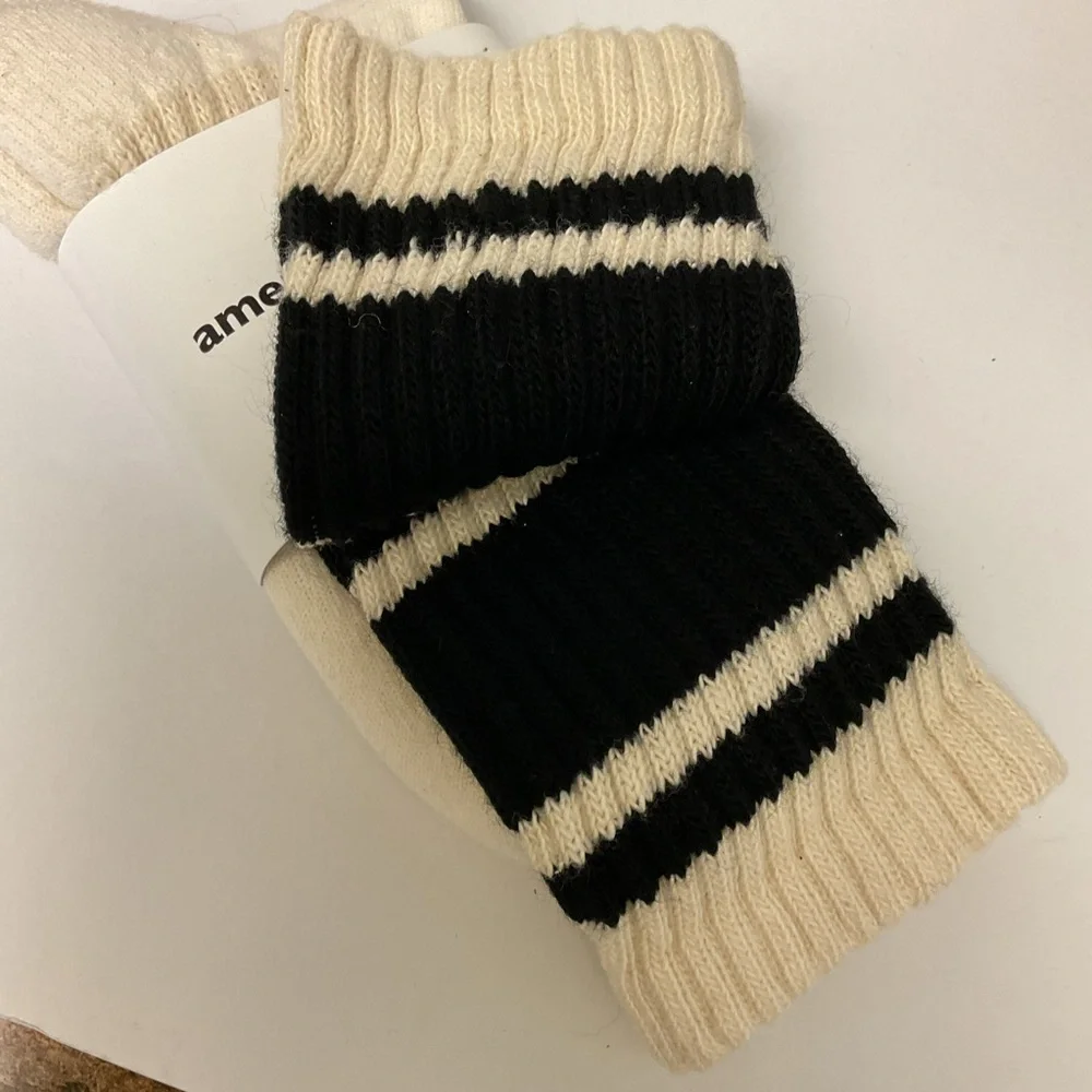 AMERICAN TRENCH WOMENS RETRO MONO STRIPE CREW SOCKS BLACK OS NWT